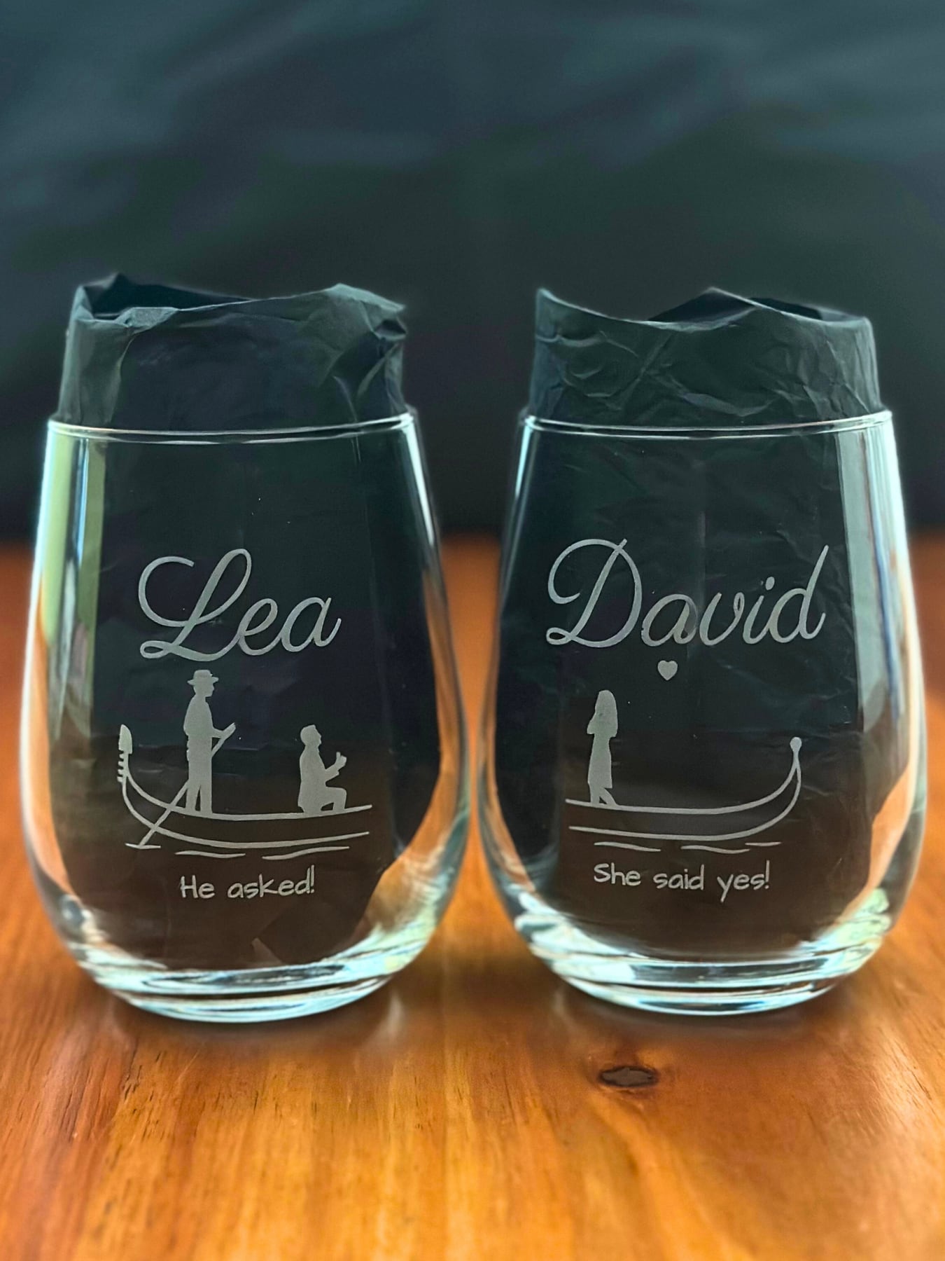 Stemless engagement glasses engraved for Lea and David